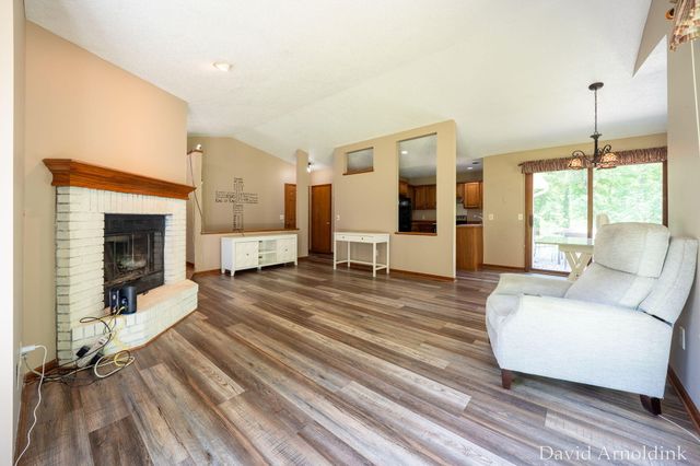 624 S 160th Avenue, Park Twp, MI 49423