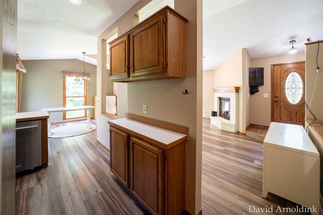 624 S 160th Avenue, Park Twp, MI 49423