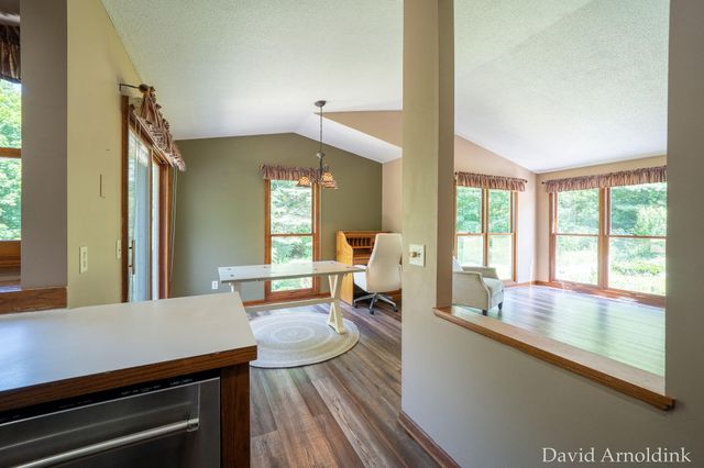 624 S 160th Avenue, Park Twp, MI 49423