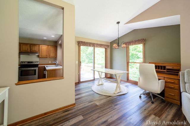 624 S 160th Avenue, Park Twp, MI 49423