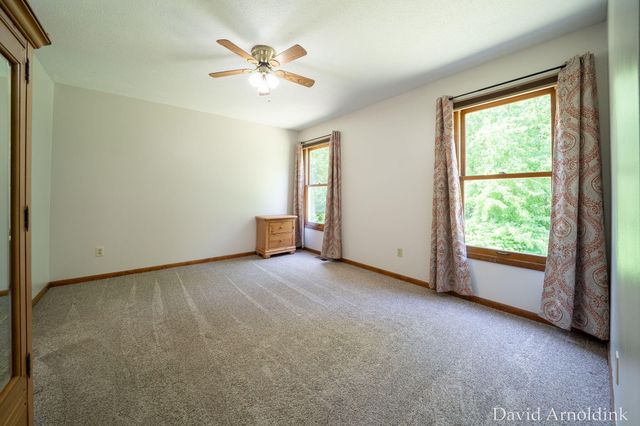 624 S 160th Avenue, Park Twp, MI 49423
