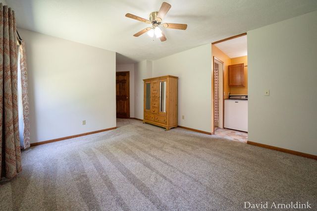 624 S 160th Avenue, Park Twp, MI 49423