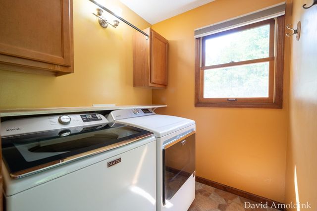 624 S 160th Avenue, Park Twp, MI 49423