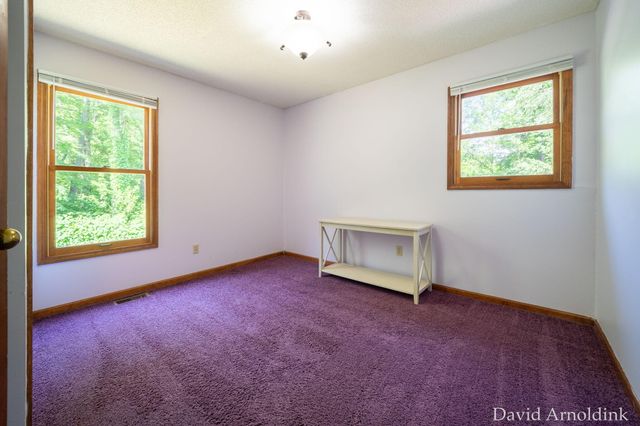 624 S 160th Avenue, Park Twp, MI 49423