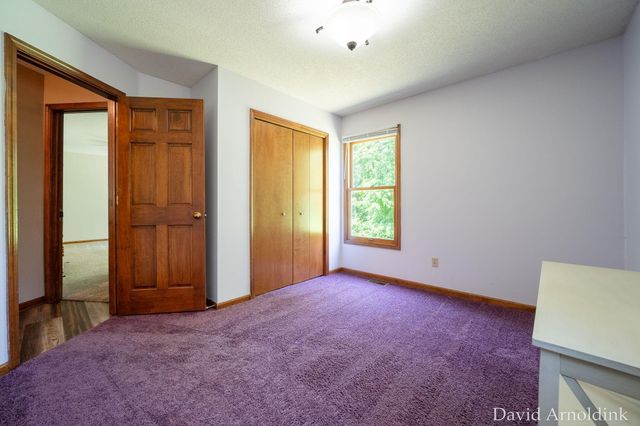 624 S 160th Avenue, Park Twp, MI 49423