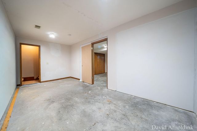 624 S 160th Avenue, Park Twp, MI 49423