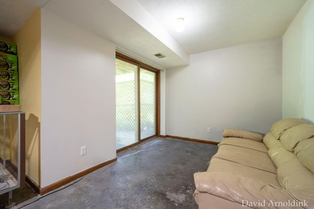 624 S 160th Avenue, Park Twp, MI 49423