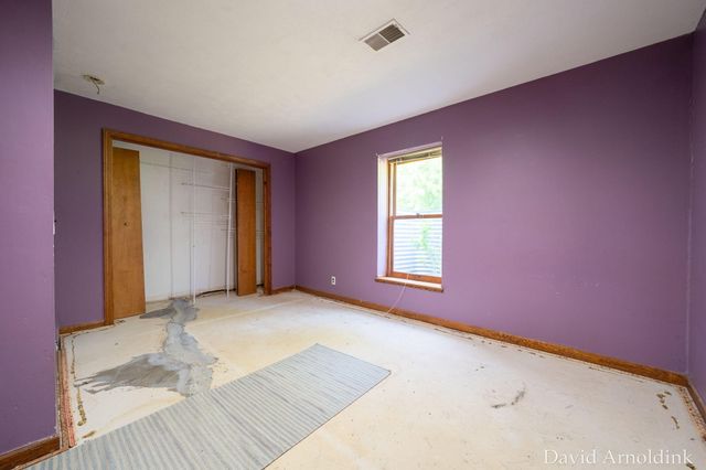 624 S 160th Avenue, Park Twp, MI 49423