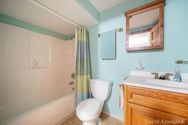 624 S 160th Avenue, Park Twp, MI 49423