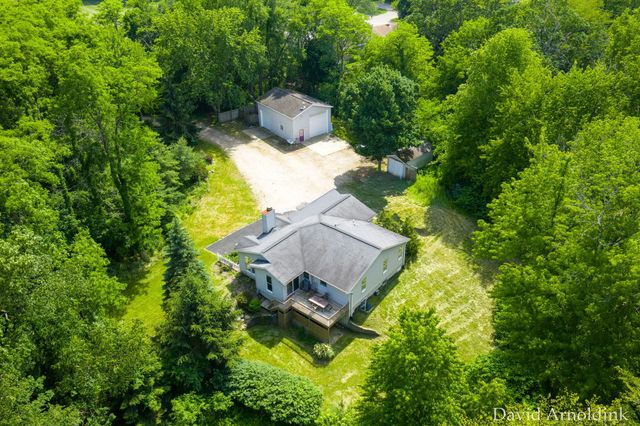 624 S 160th Avenue, Park Twp, MI 49423