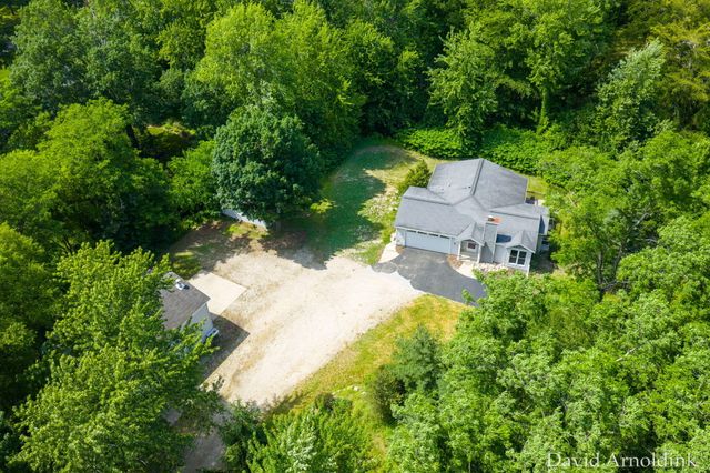 624 S 160th Avenue, Park Twp, MI 49423