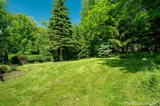 624 S 160th Avenue, Park Twp, MI 49423
