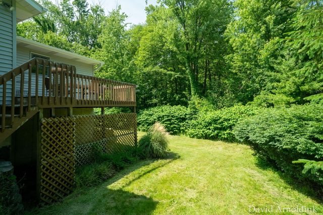 624 S 160th Avenue, Park Twp, MI 49423
