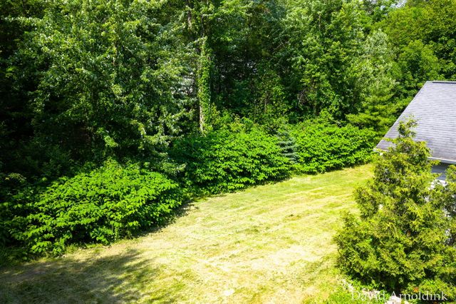 624 S 160th Avenue, Park Twp, MI 49423