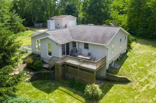 624 S 160th Avenue, Park Twp, MI 49423