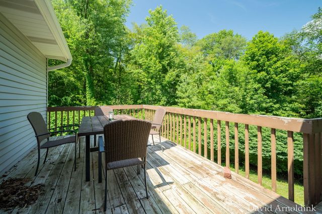 624 S 160th Avenue, Park Twp, MI 49423