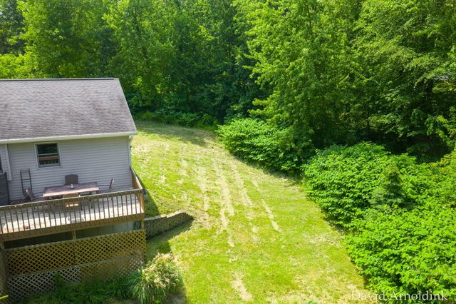624 S 160th Avenue, Park Twp, MI 49423