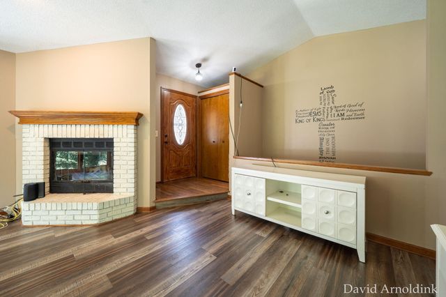 624 S 160th Avenue, Park Twp, MI 49423