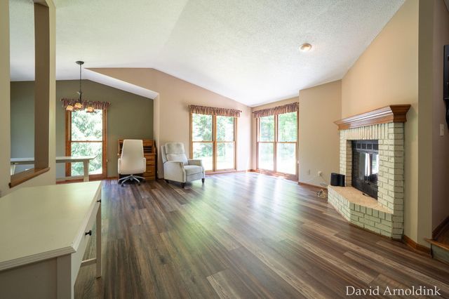 624 S 160th Avenue, Park Twp, MI 49423
