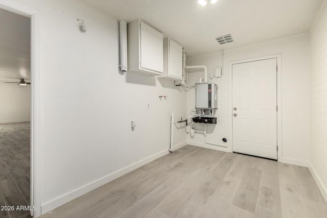 8103 N 56TH Avenue, Glendale, AZ 85302