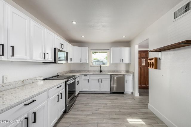 8103 N 56TH Avenue, Glendale, AZ 85302