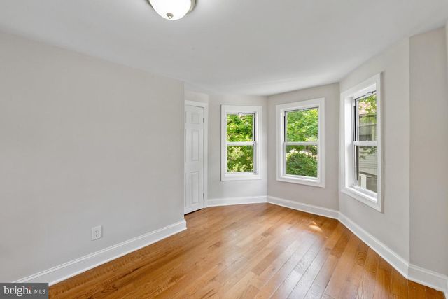 332 E LINDEN AVE, Lindenwold, NJ 08021