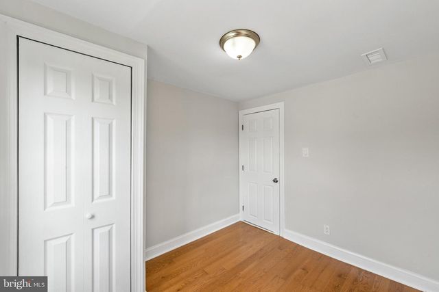 332 E LINDEN AVE, Lindenwold, NJ 08021