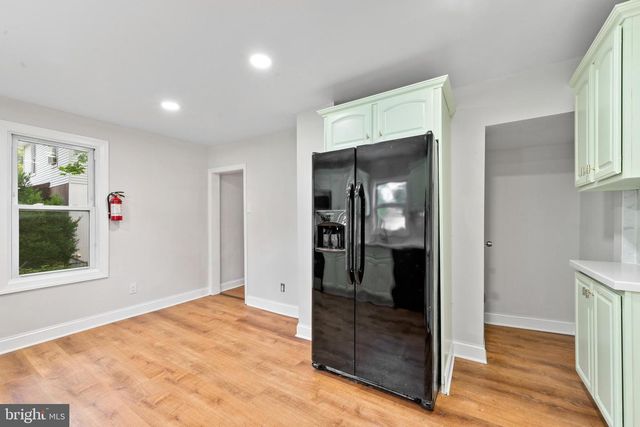 332 E LINDEN AVE, Lindenwold, NJ 08021