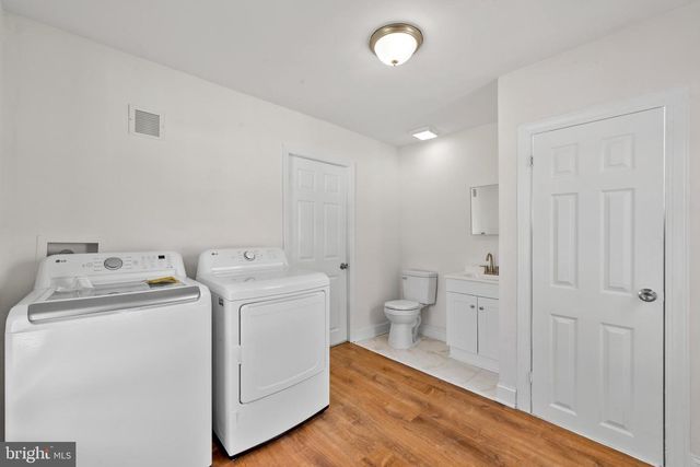 332 E LINDEN AVE, Lindenwold, NJ 08021