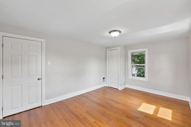 332 E LINDEN AVE, Lindenwold, NJ 08021