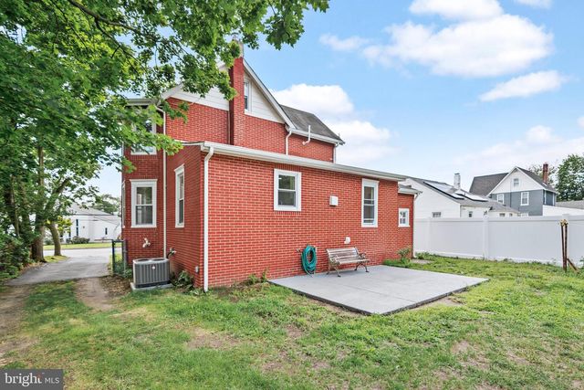 332 E LINDEN AVE, Lindenwold, NJ 08021