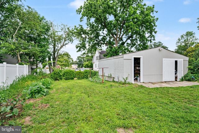 332 E LINDEN AVE, Lindenwold, NJ 08021