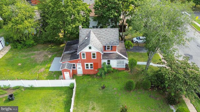 332 E LINDEN AVE, Lindenwold, NJ 08021