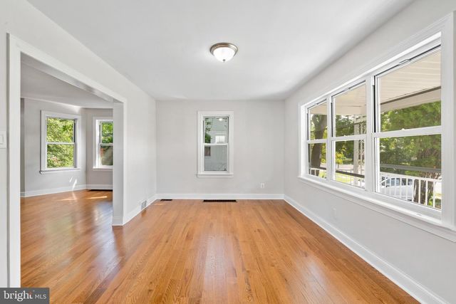 332 E LINDEN AVE, Lindenwold, NJ 08021