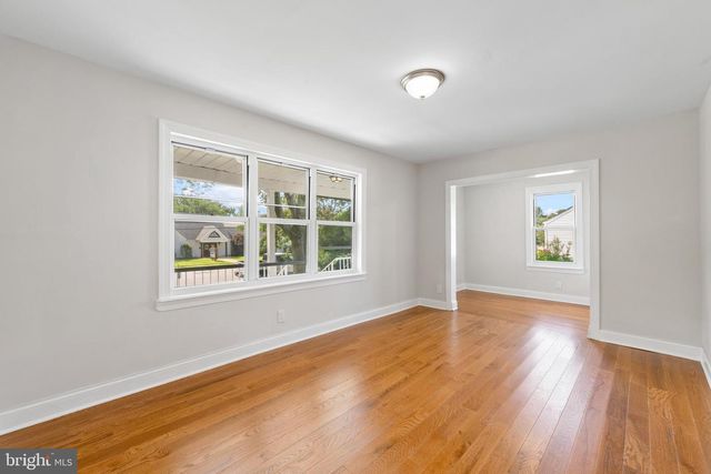 332 E LINDEN AVE, Lindenwold, NJ 08021