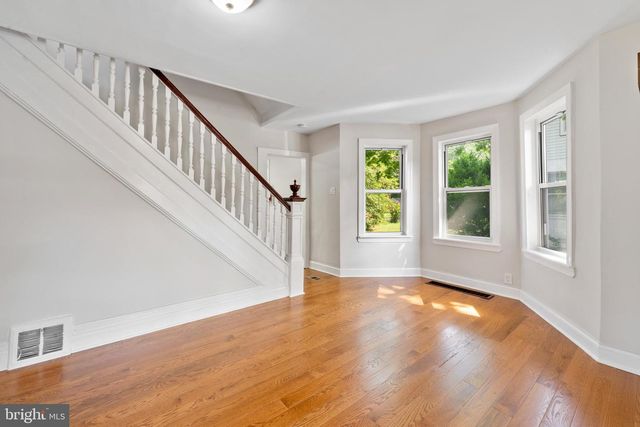 332 E LINDEN AVE, Lindenwold, NJ 08021