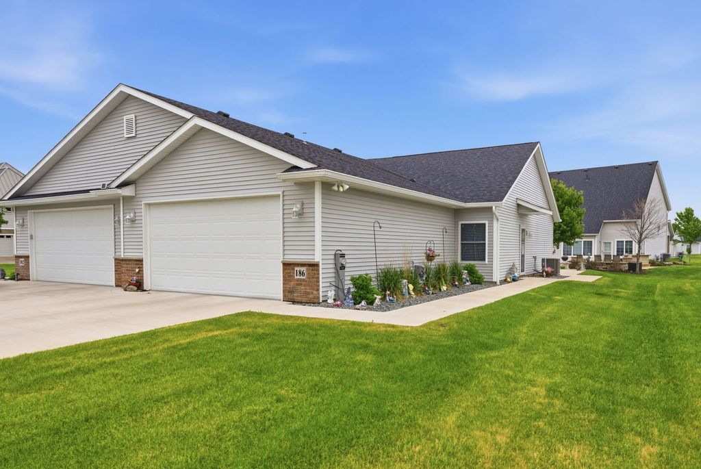 186 Beacon Harbor Circle 186, East Moline, IL 61244