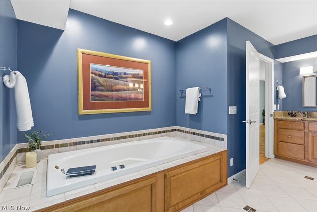 985 Goldenrod Trail, Aurora, OH 44202