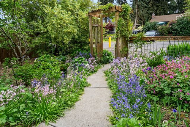 2132 N 148th Street, Shoreline, WA 98133