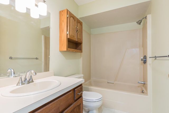 214 Springbrook Circle, Portsmouth, NH 03801