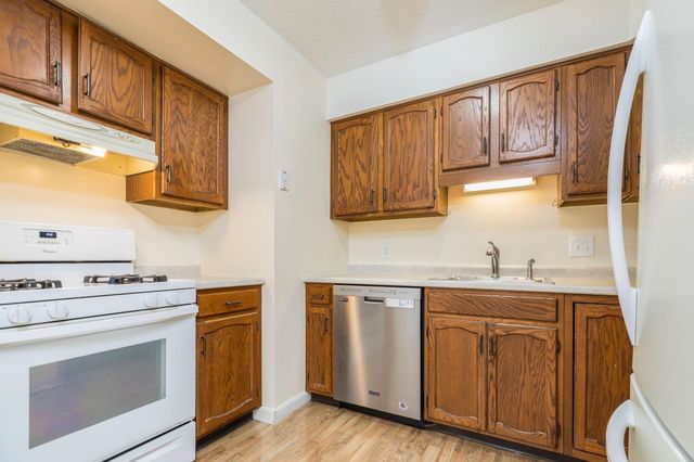 214 Springbrook Circle, Portsmouth, NH 03801