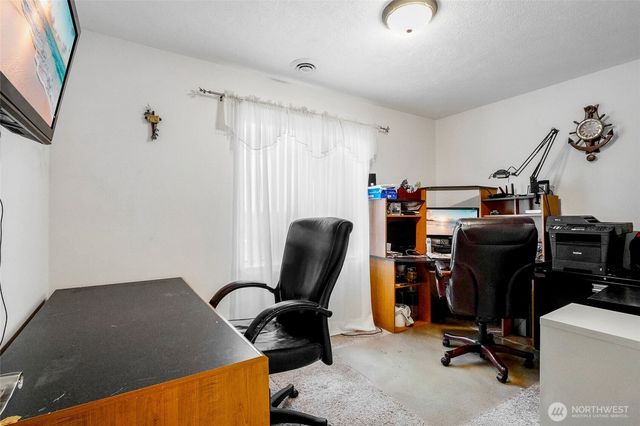 950 S Garden Drive, Moses Lake, WA 98837