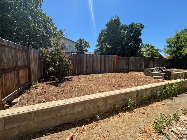 8936 Autumnwood Dr, Sacramento, CA 95826