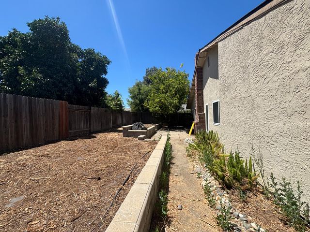 8936 Autumnwood Dr, Sacramento, CA 95826
