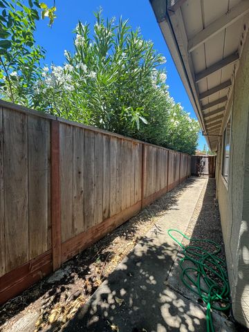 8936 Autumnwood Dr, Sacramento, CA 95826