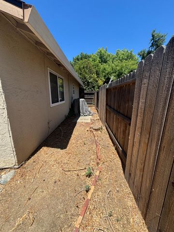 8936 Autumnwood Dr, Sacramento, CA 95826