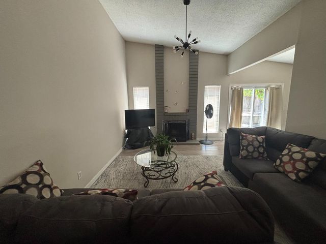 8936 Autumnwood Dr, Sacramento, CA 95826