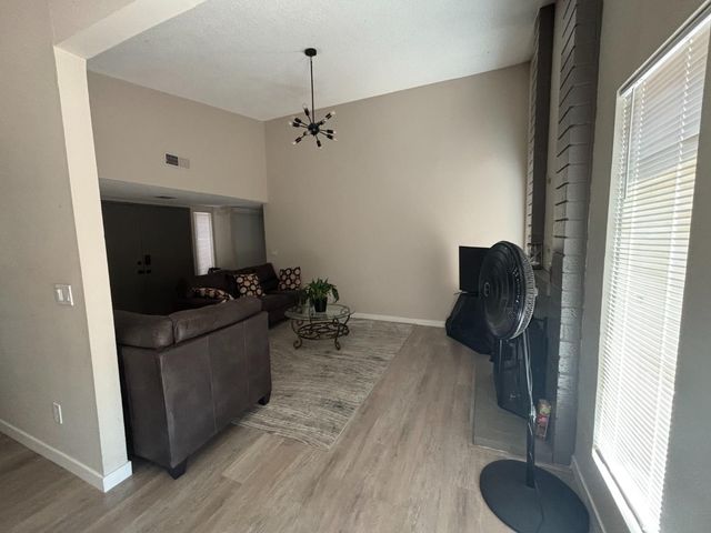 8936 Autumnwood Dr, Sacramento, CA 95826
