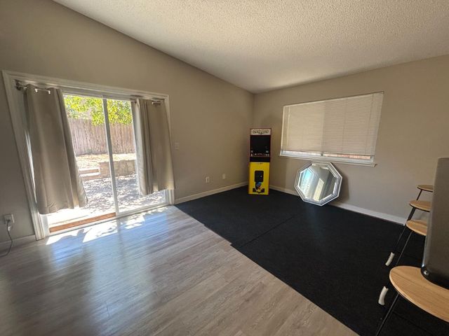8936 Autumnwood Dr, Sacramento, CA 95826