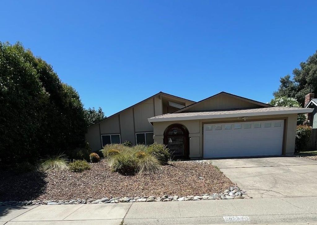 8936 Autumnwood Dr, Sacramento, CA 95826